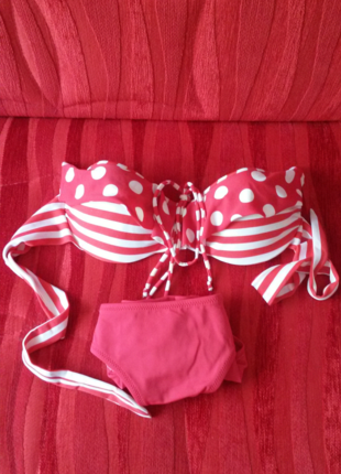 s Beden Bikini S/M 36 ve 38 bedene uygundur.
