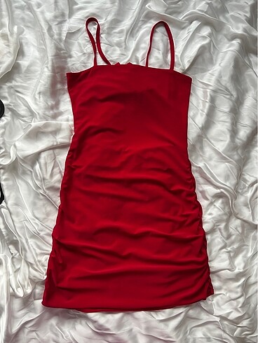 Sırtı dekolteli mini elbise kırmızı