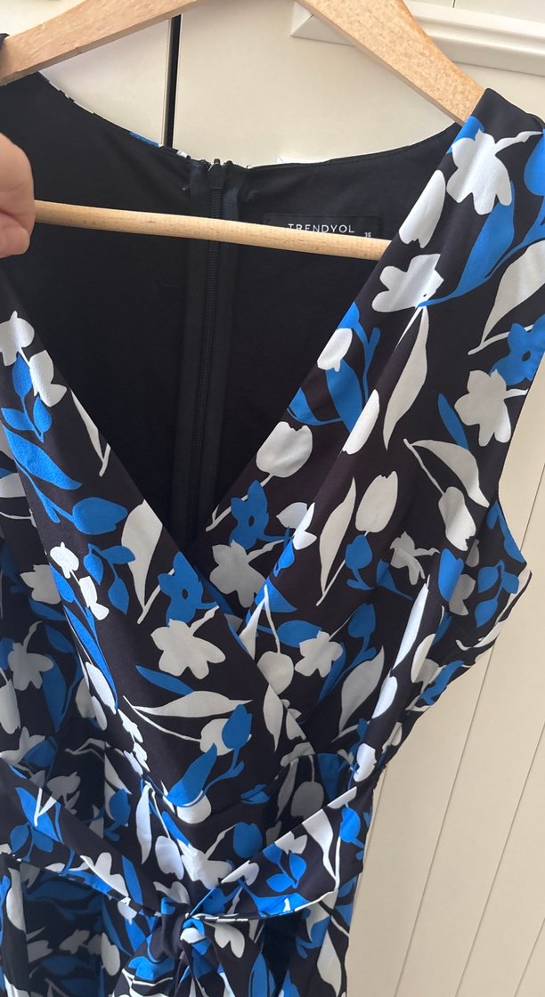 Mavi Desenli V Yaka Drapeli Midi Elbise - Görsel 4