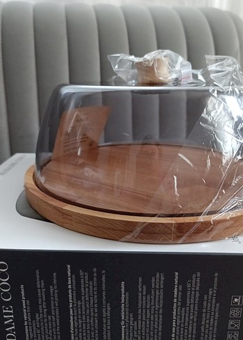 Madame Coco 29 cm Yuvarlak Kek Fanusu ve Ahşap Taban