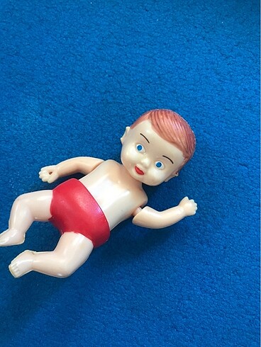 Yuzen kurmali bebek