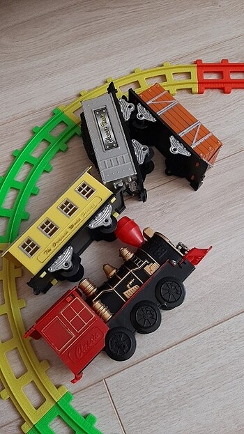 Tren rayı trenler 
