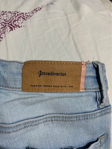 32 Beden Stradivarius yırtık kot skiny kot pantolon
