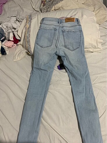 Stradivarius yırtık kot skiny kot pantolon - Görsel 5
