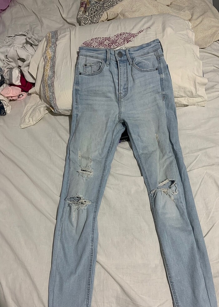 Stradivarius yırtık kot skiny kot pantolon - Görsel 4