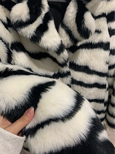 Bershka zebra desenli kürk - Görsel 5