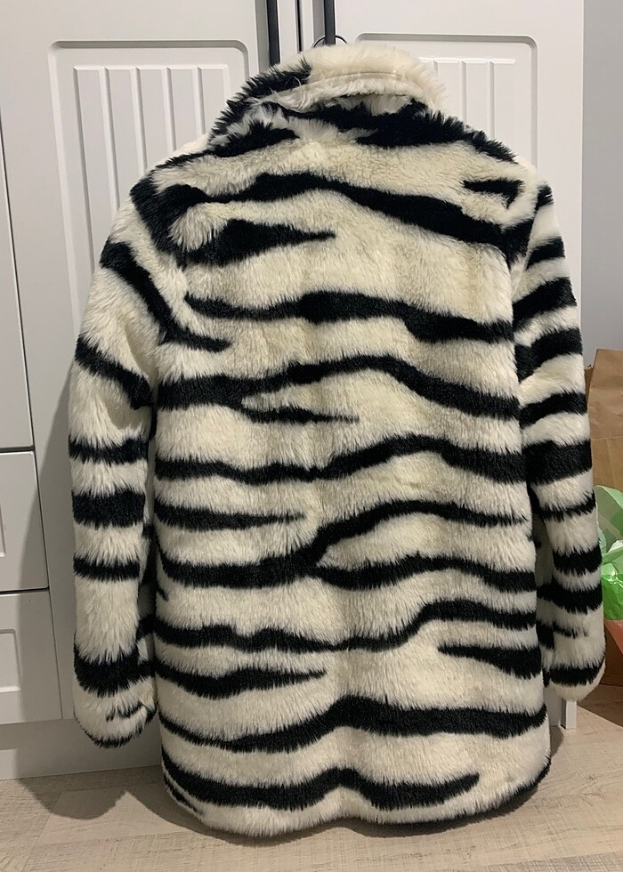 Bershka zebra desenli kürk - Görsel 4