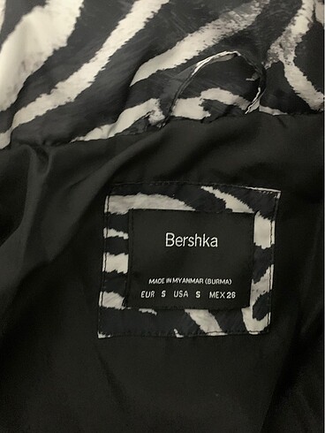Bershka Bershka zebra şişme mont kısa