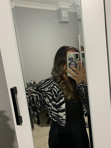s Beden Bershka zebra desenli şişme mont