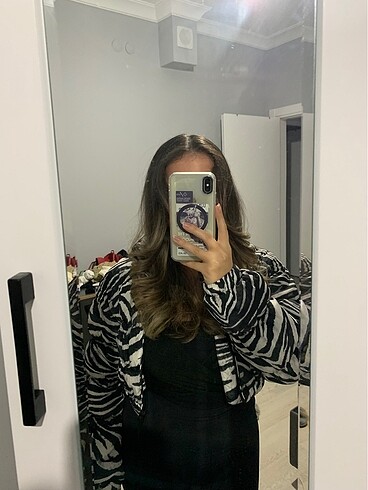 s Beden siyah Renk Bershka zebra desenli şişme mont