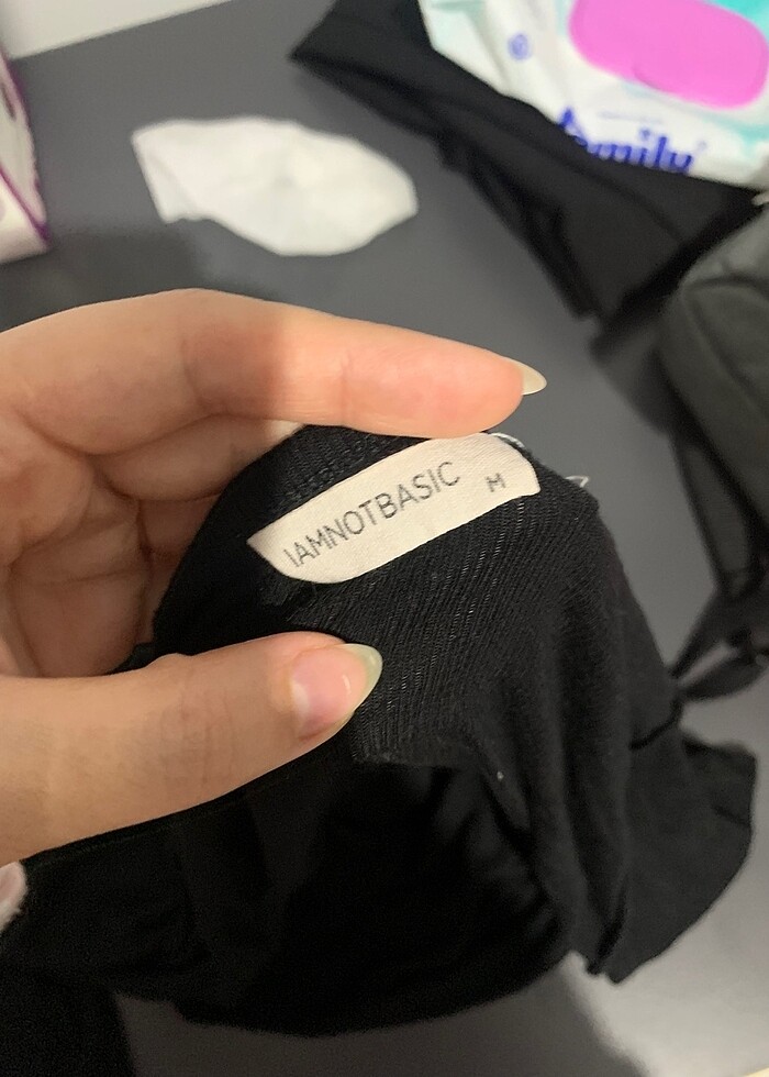 Iamnotbasıc sırt dekolteli siyah bluz - Görsel 2