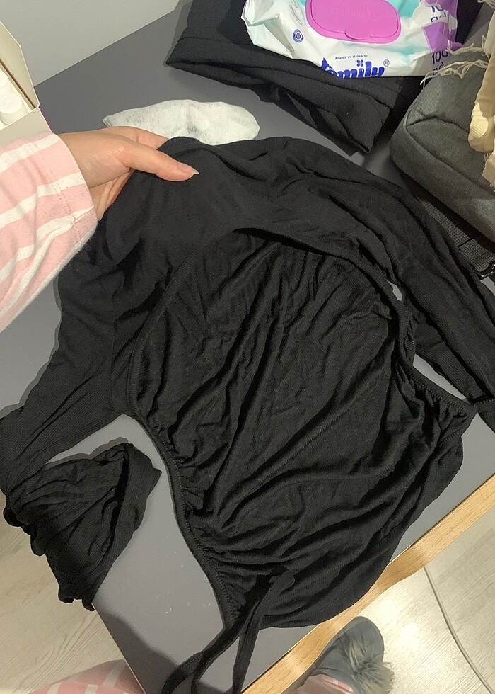 Iamnotbasıc sırt dekolteli siyah bluz - Görsel 4