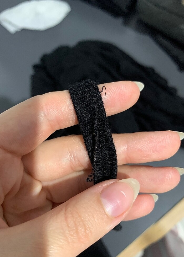 Iamnotbasıc sırt dekolteli siyah bluz - Görsel 5