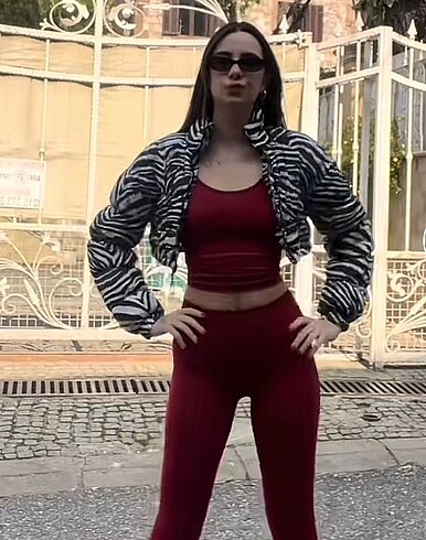 Bershka leopar desenli crop şişme mont