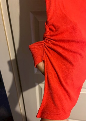 Bershka Kırmızı Yüksek Yakalı Kolsuz Bluz
