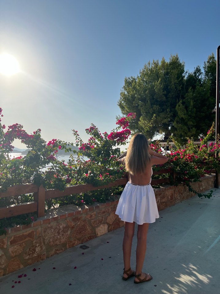 Bohem Tarz Beyaz V Yaka Midi Elbise - Görsel 3