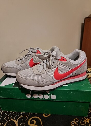 36.5 numara ORJINAL NIKE spor ayakkabi
