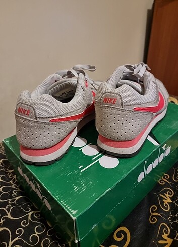 36,5 Beden çeşitli Renk 36.5 numara ORJINAL NIKE spor ayakkabi