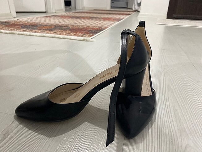 39 Beden Siyah topuklu ayakkabı