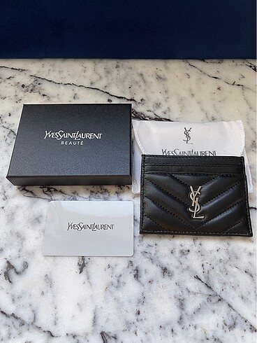 Yves Saint Laurent Kartlık