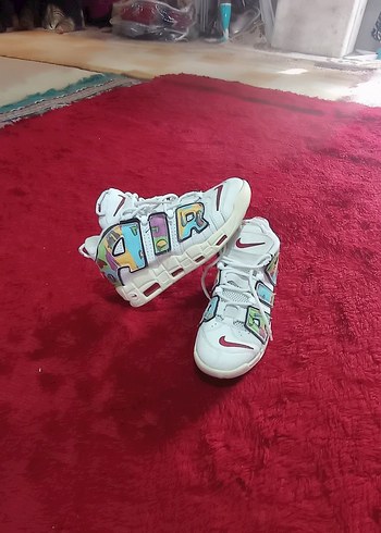 Nike Renkli Nike marka ayakkabı