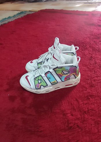 40 Beden çeşitli Renk Renkli Nike marka ayakkabı