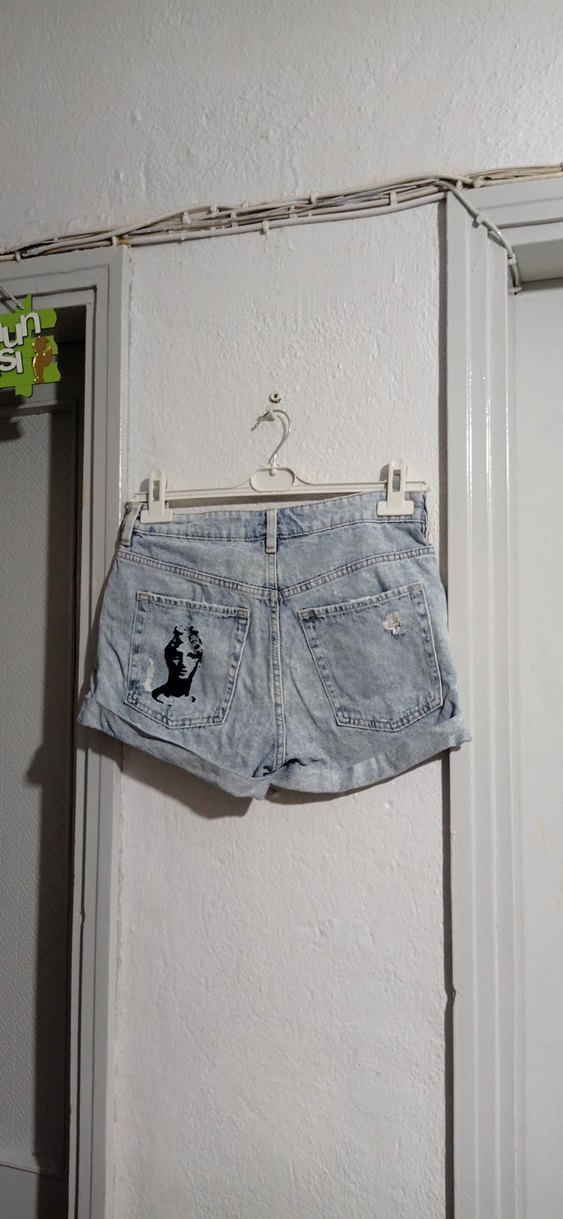 Kadın Gri Denim Mini Şort - Görsel 4