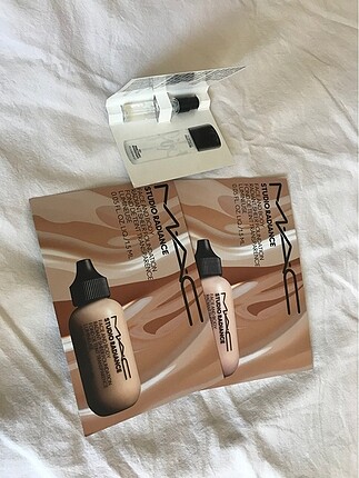 Mac studio radiance face and body tester ve fix plus sample