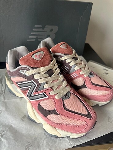 New balance 36-37-38-39-40 numarası mevcut