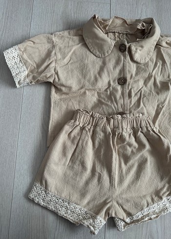 Bej Düğmeli Kız Bebek Kısa Kollu Takım - Görsel 3