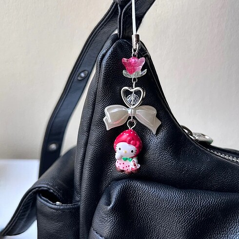 çilek hello kitty charm