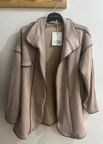 Bej Kısa Kesim Düğmeli Kadın Blazer