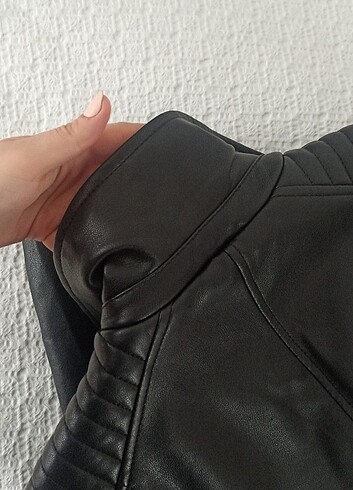 m Beden siyah Renk Stradivarius deri ceket