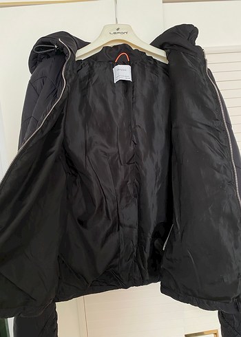 Bershka marka Siyah Fermuarlı Kadın Kışlık Ceket - Görsel 3