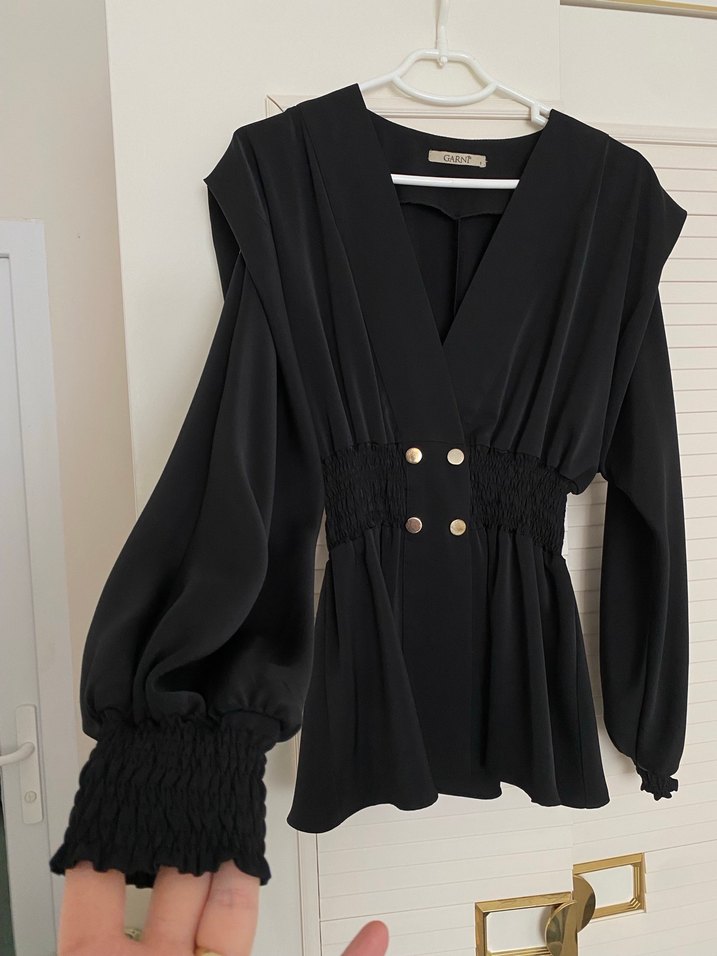 Siyah Gold Düğmeli Uzun Kollu V Yaka Bluz - Görsel 2
