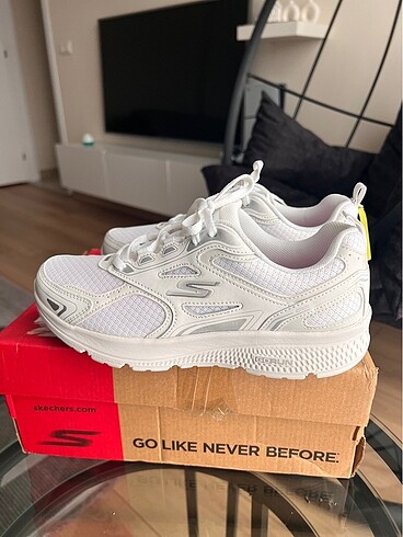 37,5 Beden Skechers spor ayakkabı