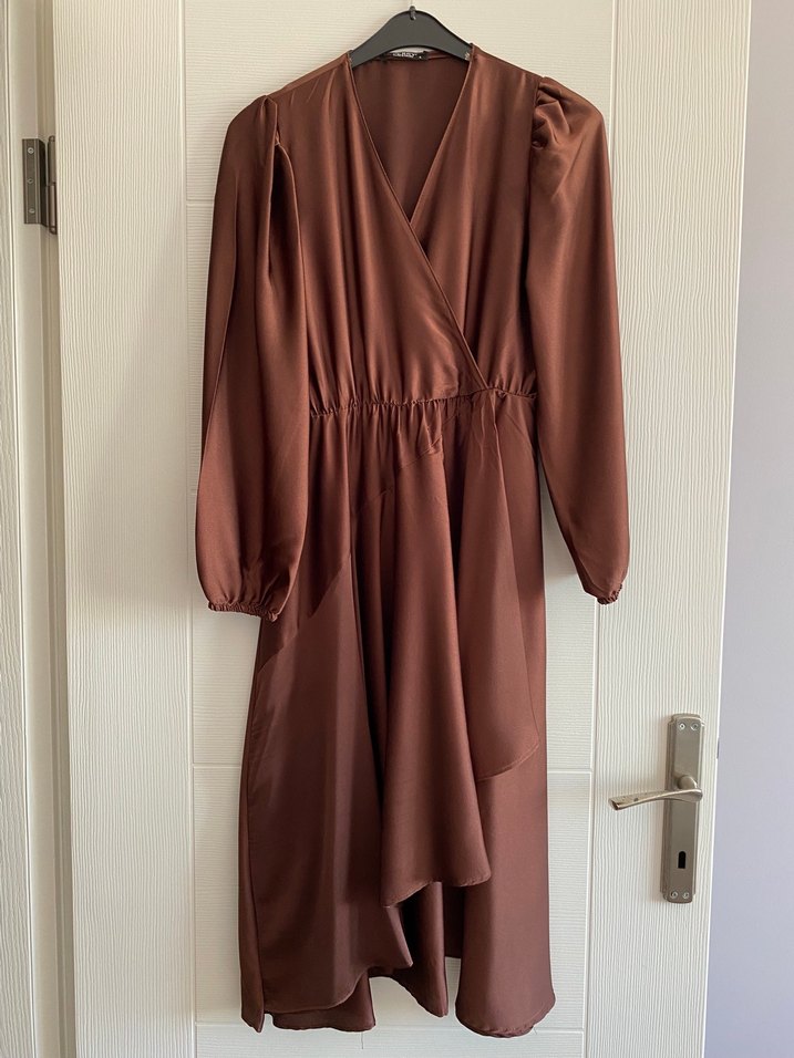 Kahverengi Uzun Kollu Drapeli Kadın Saten Elbise - Görsel 2