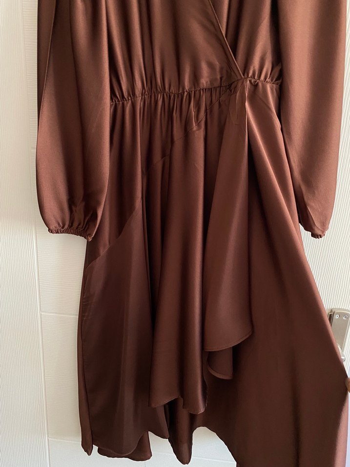 Kahverengi Uzun Kollu Drapeli Kadın Saten Elbise - Görsel 4