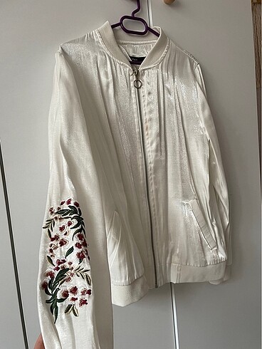 Nakışlı saten baharlık ceket