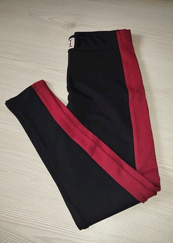 Kırmızı Şeritli Siyah Tayt - Görsel 2
