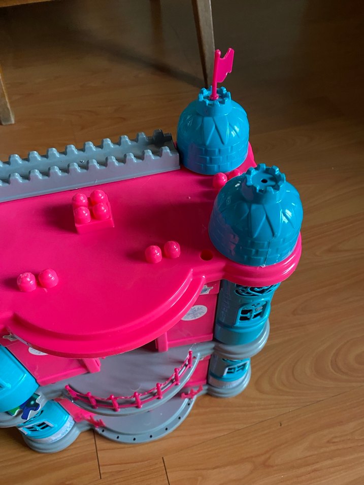 Renkli Pembe ve Mavi Oyuncak Kale - Görsel 4