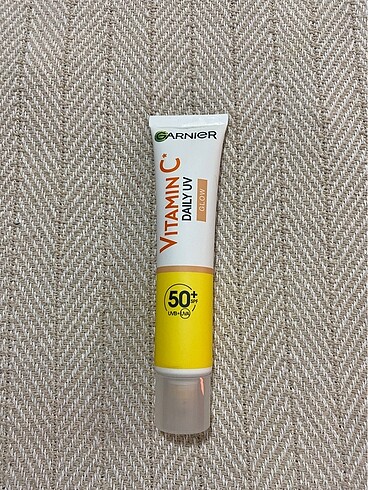 Garnier renkli güneş kremi