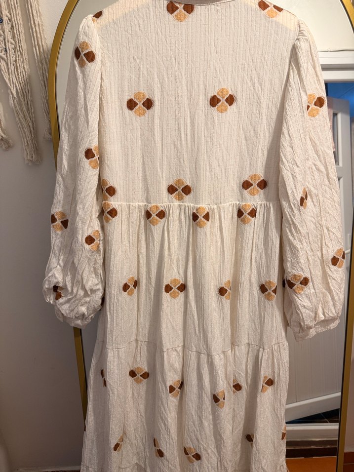 Nakışlı Beyaz Uzun Kollu Bohem Elbise - Görsel 4