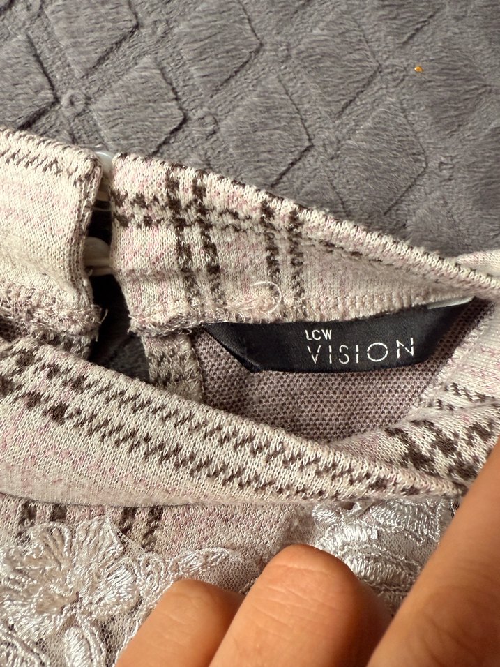 Nakışlı Dantel Detaylı Vintage Bej Bluz - Görsel 2