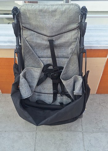 Gri Bebek Arabası Hafif ve Katlanabilir - Görsel 2
