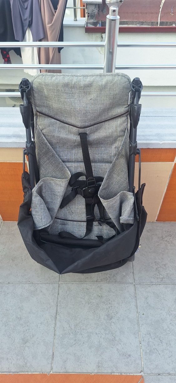 Gri Bebek Arabası Hafif ve Katlanabilir - Görsel 2