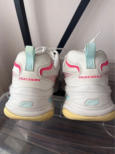 37 Beden beyaz Renk Skechers orjinal