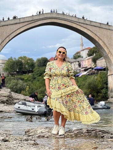 İthal sarı çiçekli elbise