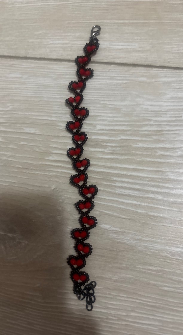Kırmızı İşlemeli Boncuklu Gotik Bileklik - Görsel 3