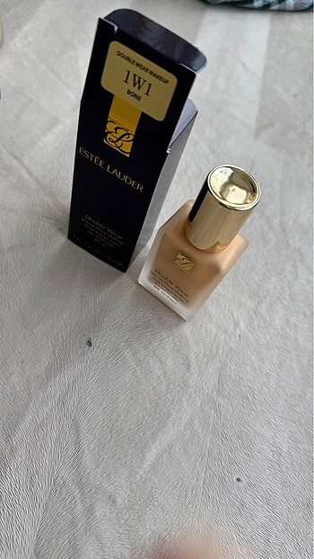 Beden Renk Estee lauder fondöten 1W1
